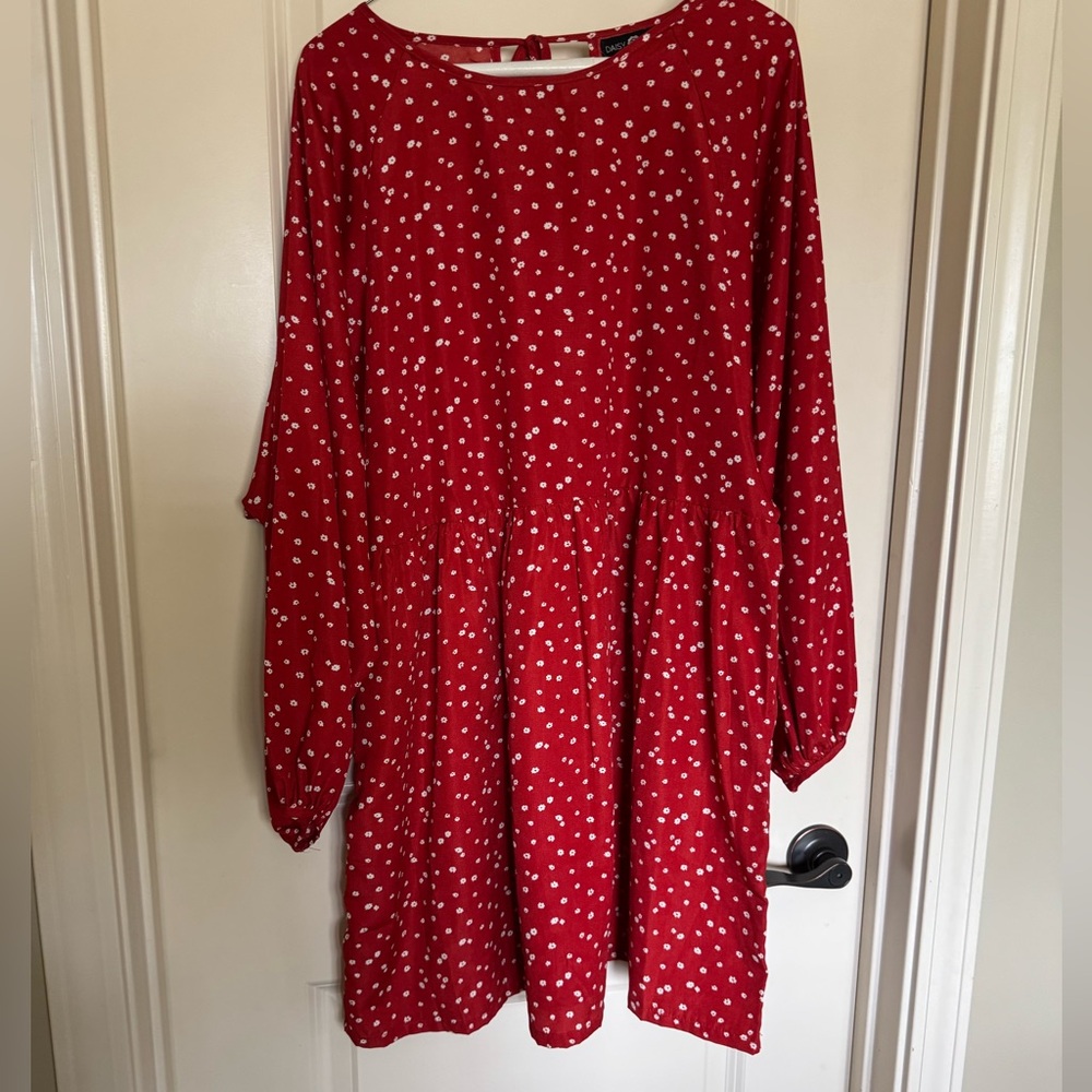 Red with tiny white flowers, flowy size medium